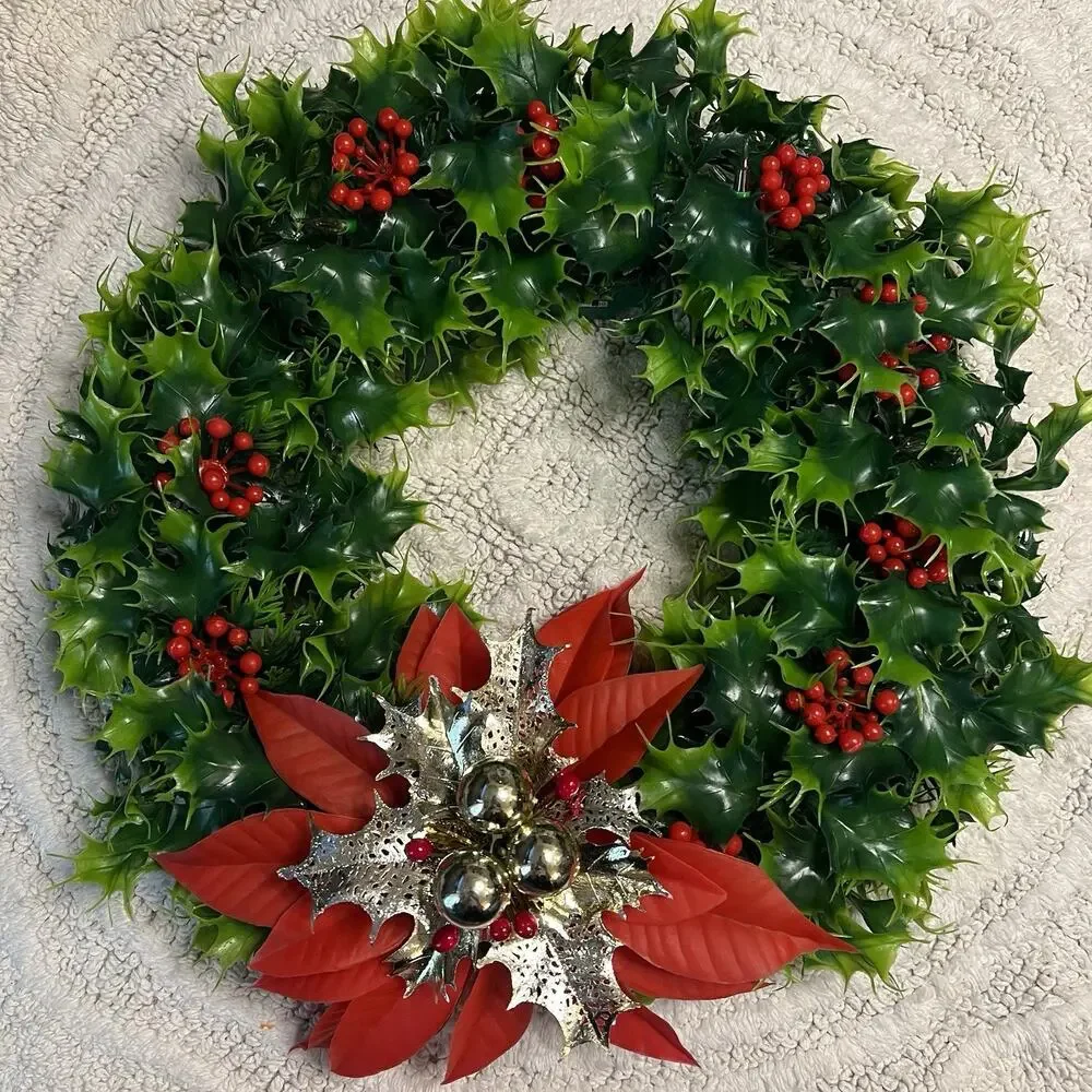 Vintage Mid Century Plastic Holly Wreath Poinsettia Twinkling Lights Christmas